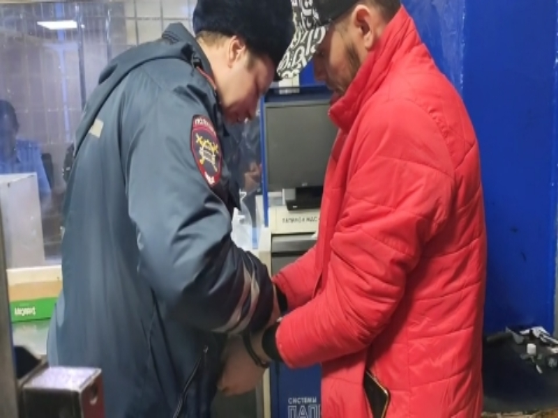 В Артеме Приморского края привлекли к ответственности мигранта, оказавшего неповиновение сотрудникам полиции.
