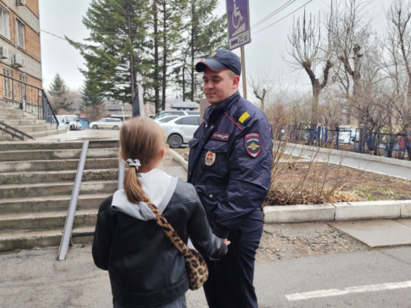 В Приморском крае полицейские разыскали ушедшую из дома 9-летнею девочку.