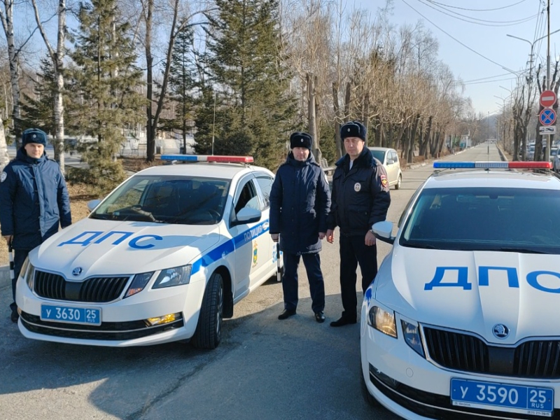 В Артеме Приморского края прошла Всероссийская акция «Цветы для автоледи».