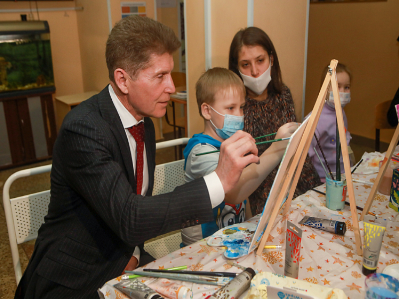 Губернатор Приморья присоединился к благотворительной акции для лечения детей.