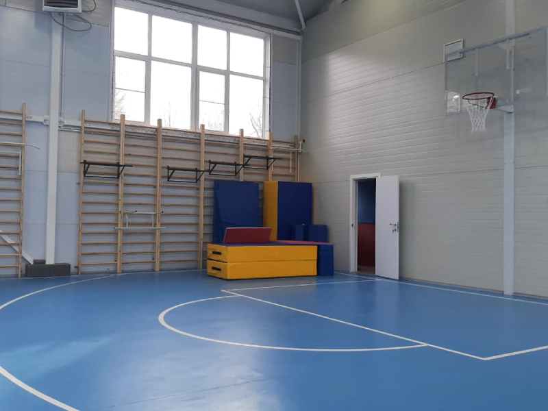 Завершающий этап устройства модульного спортивного зала проходит в школе №16.