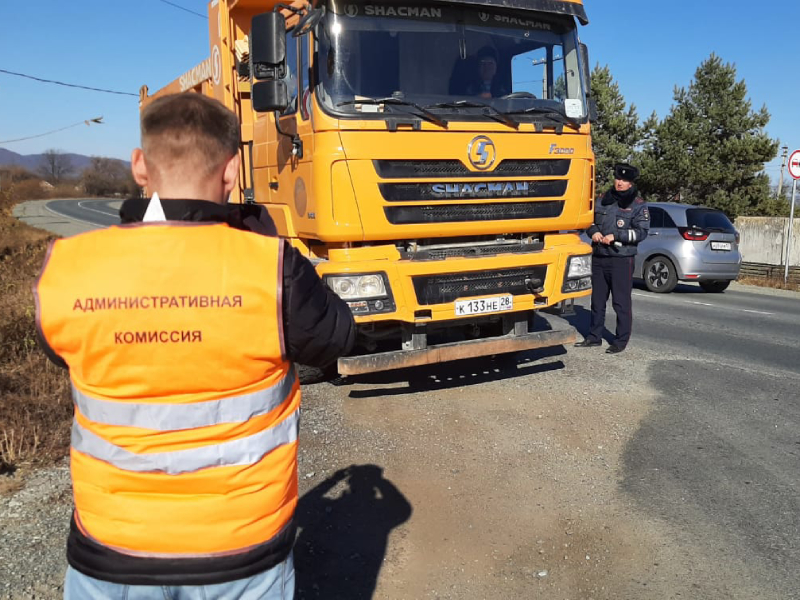 На территории Артема проходят рейдовые мероприятия по контролю над соблюдением правил перевозки сыпучих грузов.