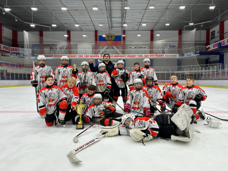 Хоккейная команда «Темп» стала победителем турнира «Кубок мира» в Новосибирске.