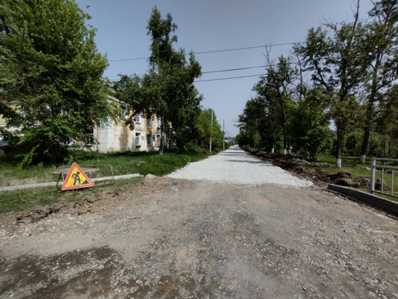 Дорожное полотно на улице Донбасская ремонтируют.