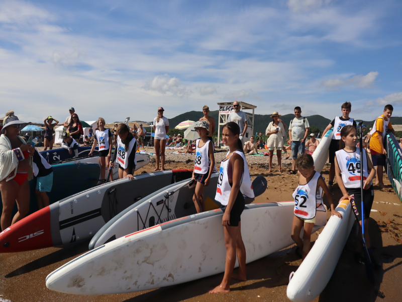 Первые в городе, крае и стране спортивные разряды по серфингу получили юниоры из Артема.