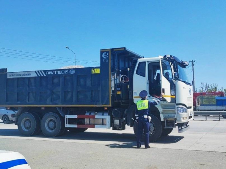 На территории Артема проходят рейдовые мероприятия по контролю над соблюдением правил перевозки сыпучих грузов.