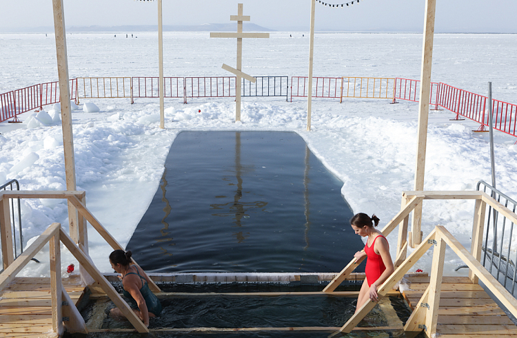 Кому крещенские купания запрещены, рассказали врачи. ПАМЯТКА на www.primorsky.ru.