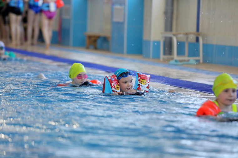 1500 приморских детей бесплатно обучат плаванию, сообщает www.primorsky.ru.
