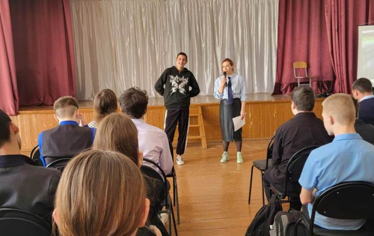 В Артеме Приморского края полицейские и общественники рассказывают школьникам и студентам о преимуществах здорового образа жизни.