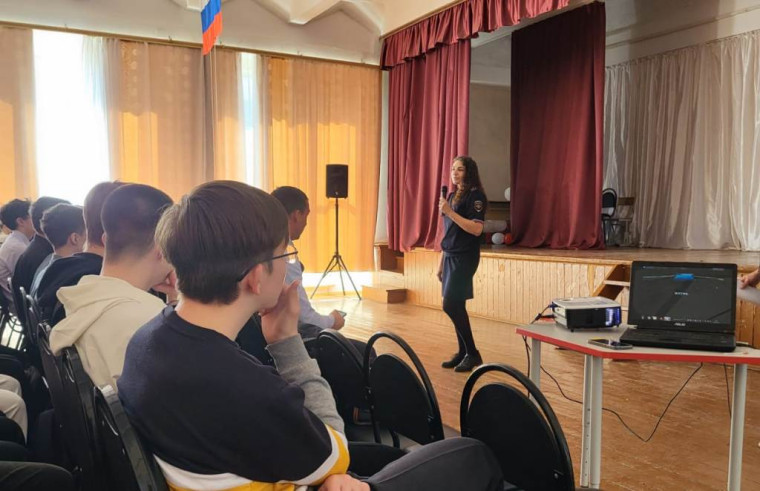 В Артеме Приморского края полицейские и общественники рассказывают школьникам и студентам о преимуществах здорового образа жизни.