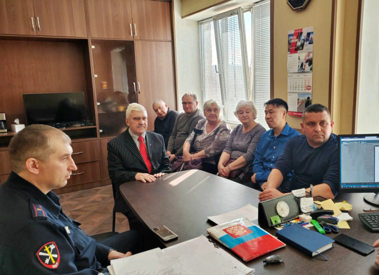 В Артеме Приморского края полицейские и представители общественного совета обсудили вопросы профилактики телефонного мошенничества.