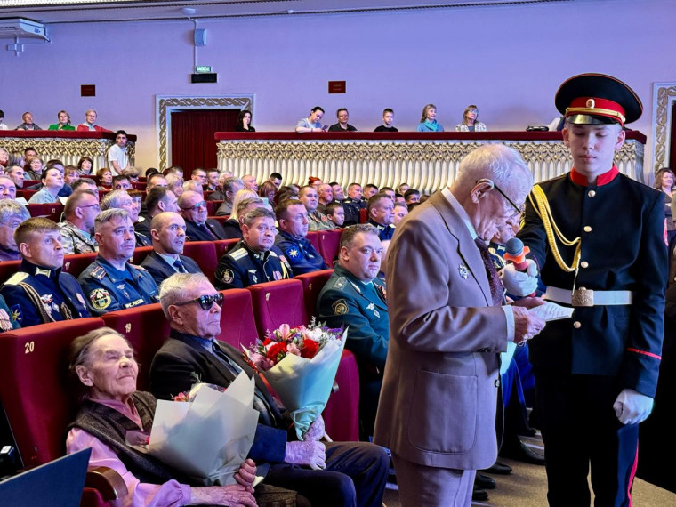 Торжественное собрание состоялось в Артеме в преддверии Дня Победы.