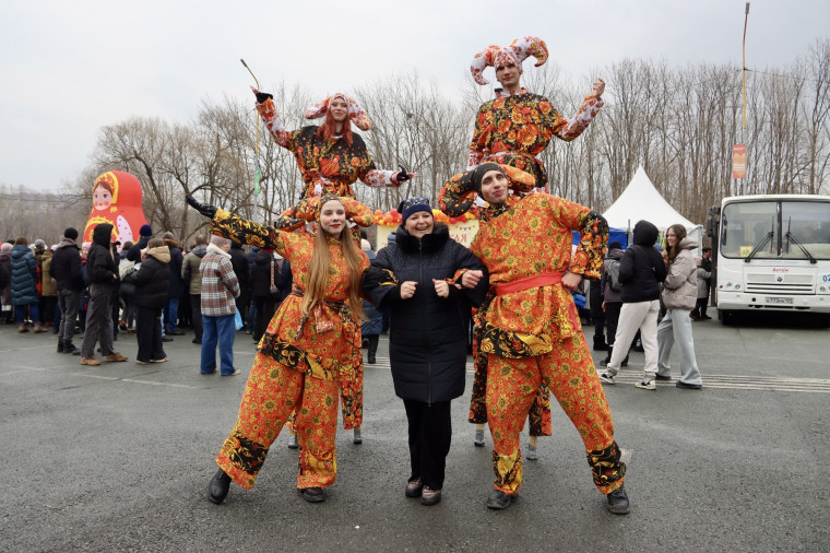 В Артёме проводили зиму.