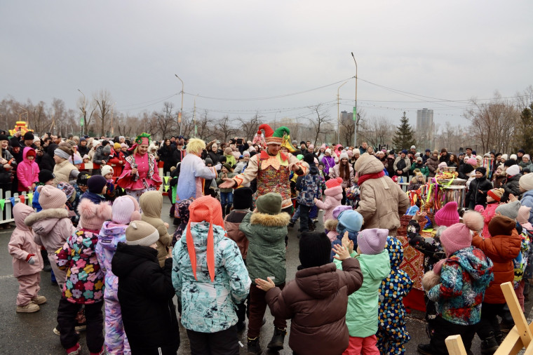 В Артёме проводили зиму.